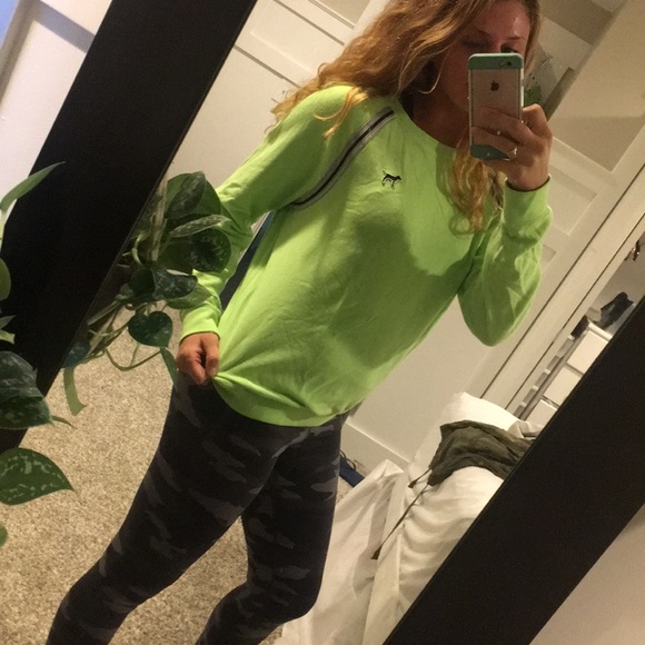 VSPINK SWEATSHIRT - Picture 2 of 4